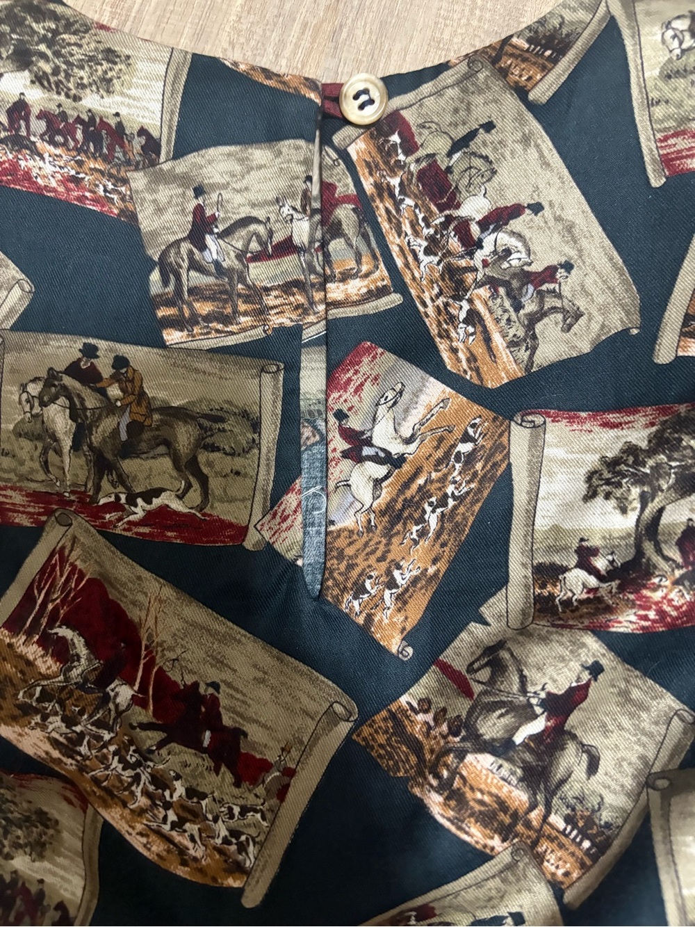 80s Rapport long sleeve top and skirt set w/ hunting horse and hounds print. - Picture 5 of 7